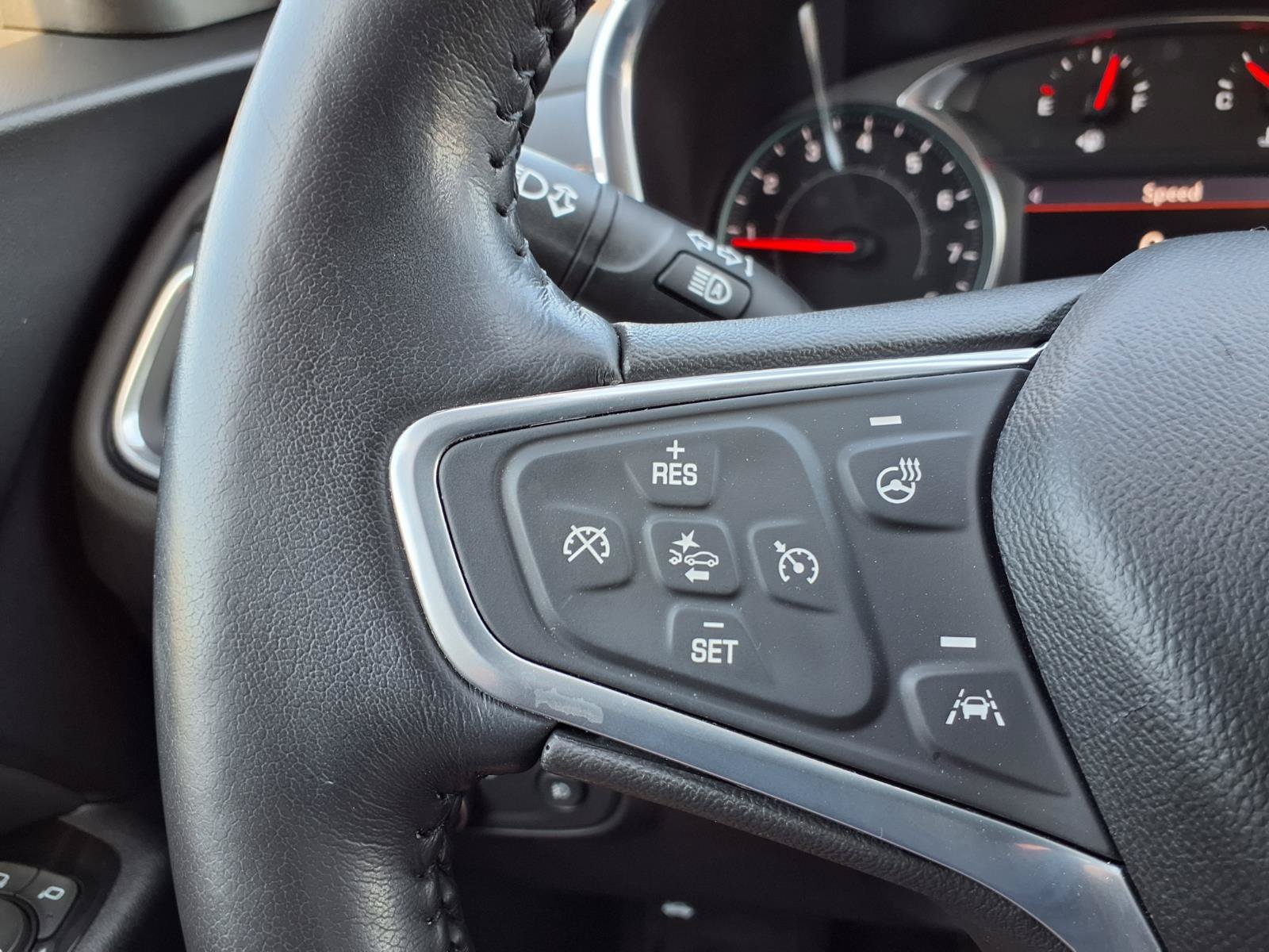 Used 2022 Chevrolet Equinox Premier FWD image 12