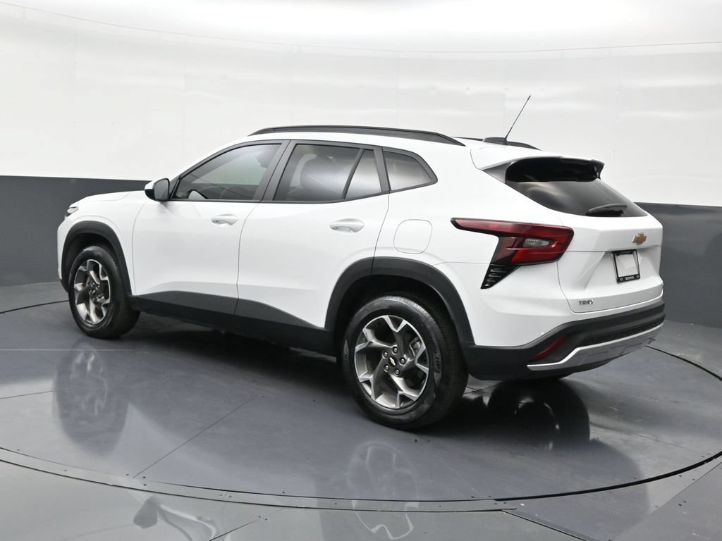 Used 2024 Chevrolet Trax LT FWD image 3