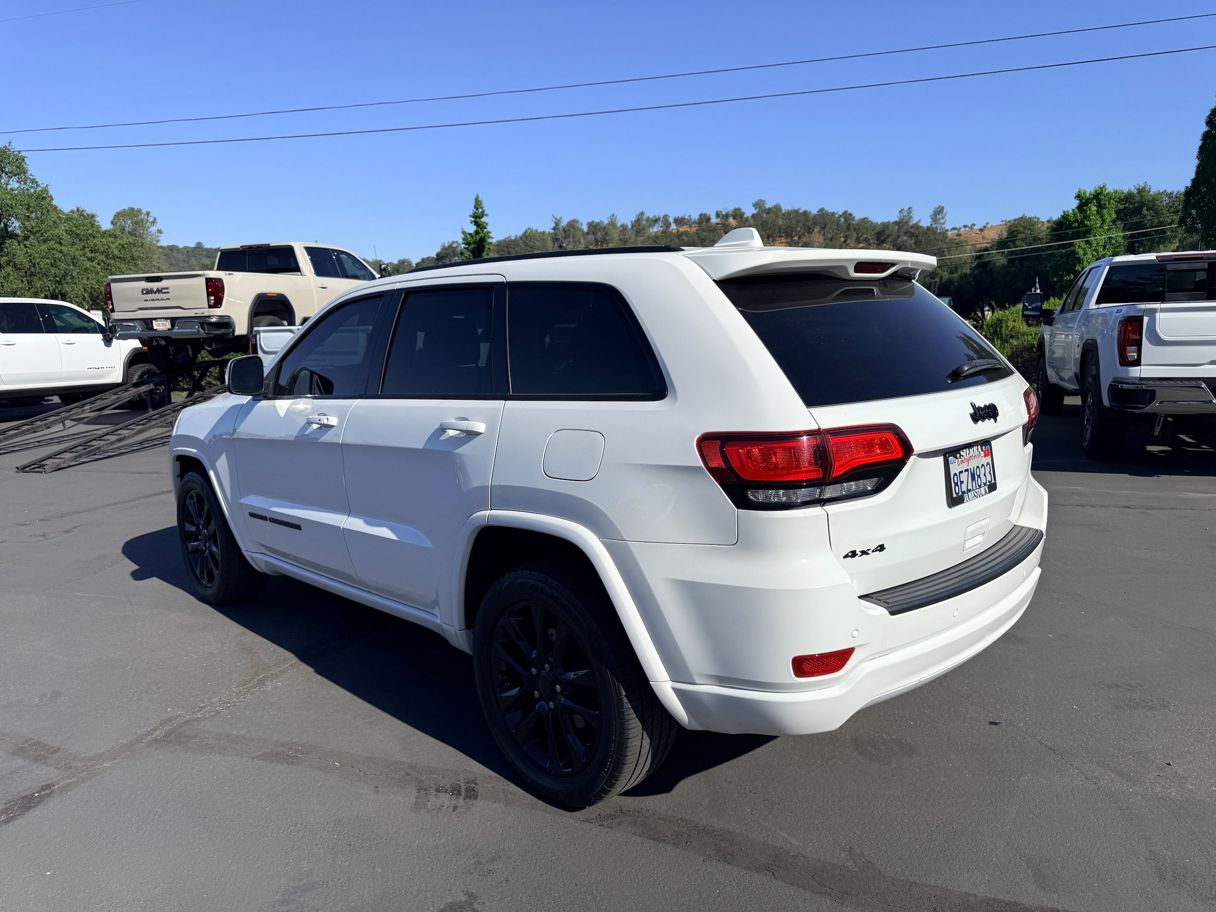 Used 2018 Jeep Grand Cherokee Altitude AWD/4WD image 8