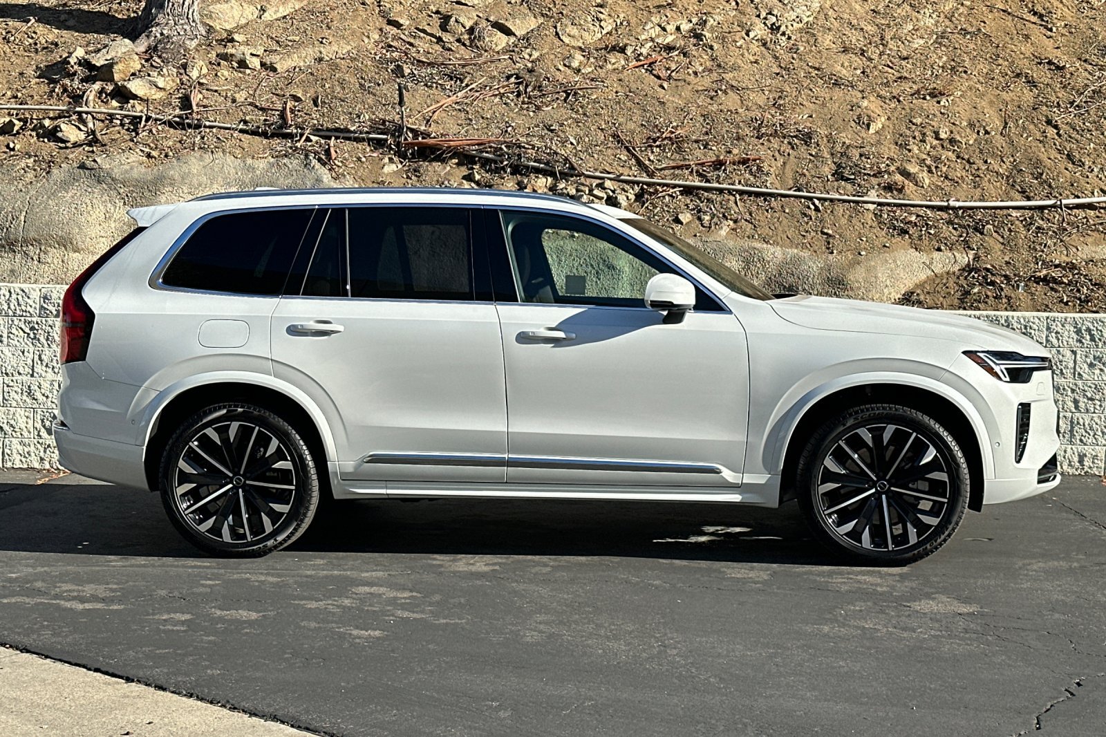 Used 2026 Volvo XC90 T8 Plus AWD/4WD image 3