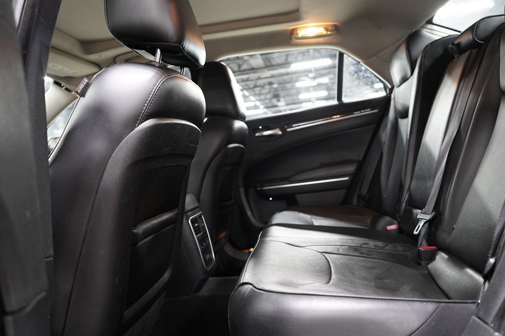 Used 2017 Chrysler 300 C RWD image 14