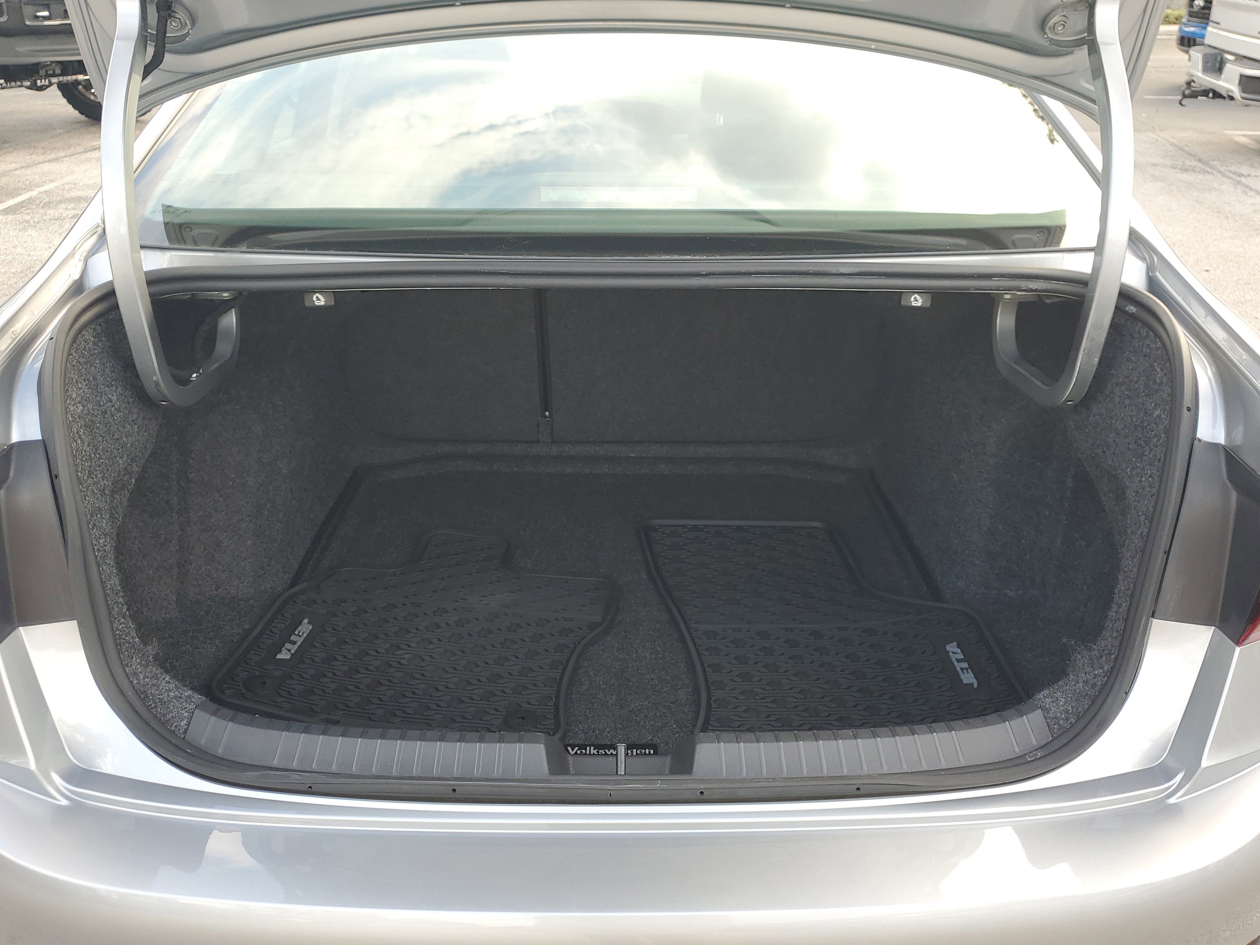 Used 2024 Volkswagen Jetta S image 10