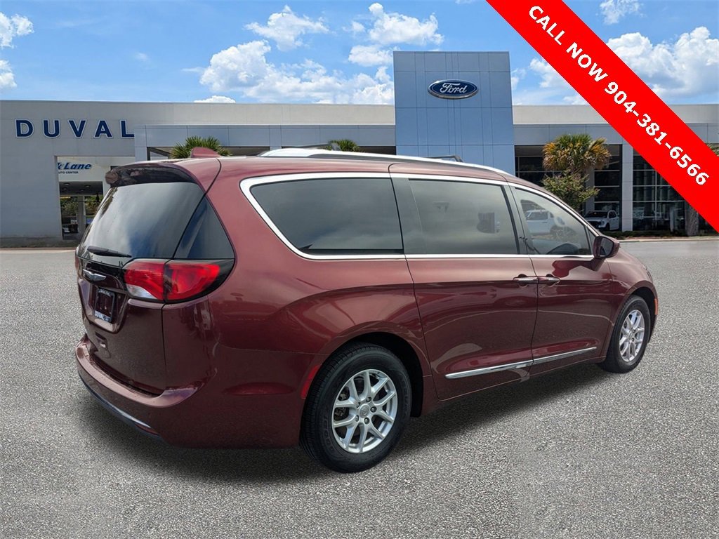 Used 2020 Chrysler Pacifica Touring-L image 4