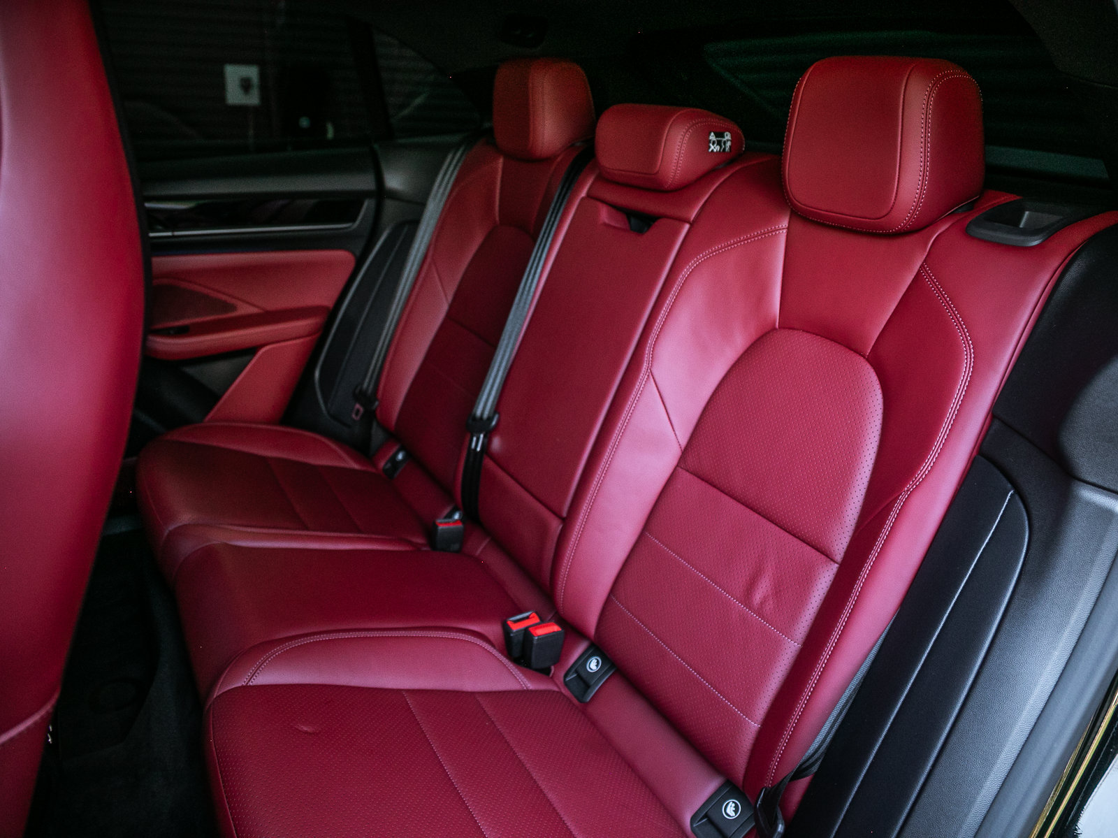 Certified 2025 Porsche Macan Electric RWD image 14