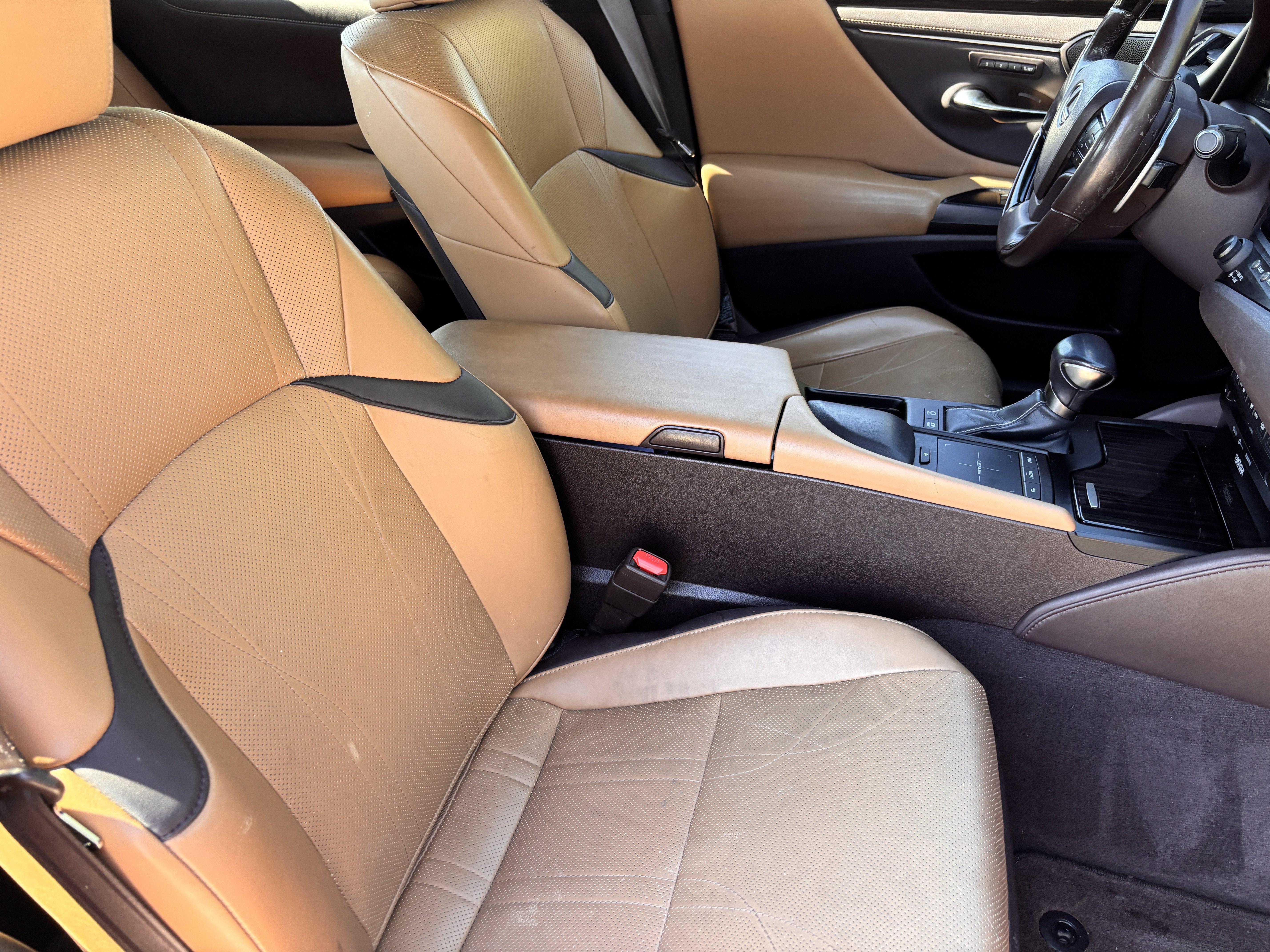 Used 2019 Lexus ES 300h Ultra Luxury FWD image 35