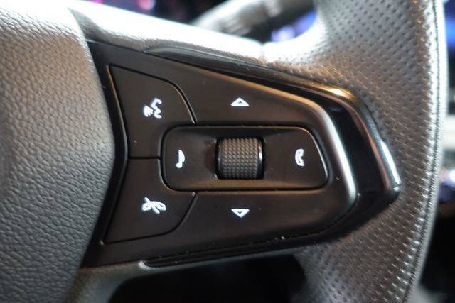 Used 2025 Chevrolet Trax LT FWD image 13