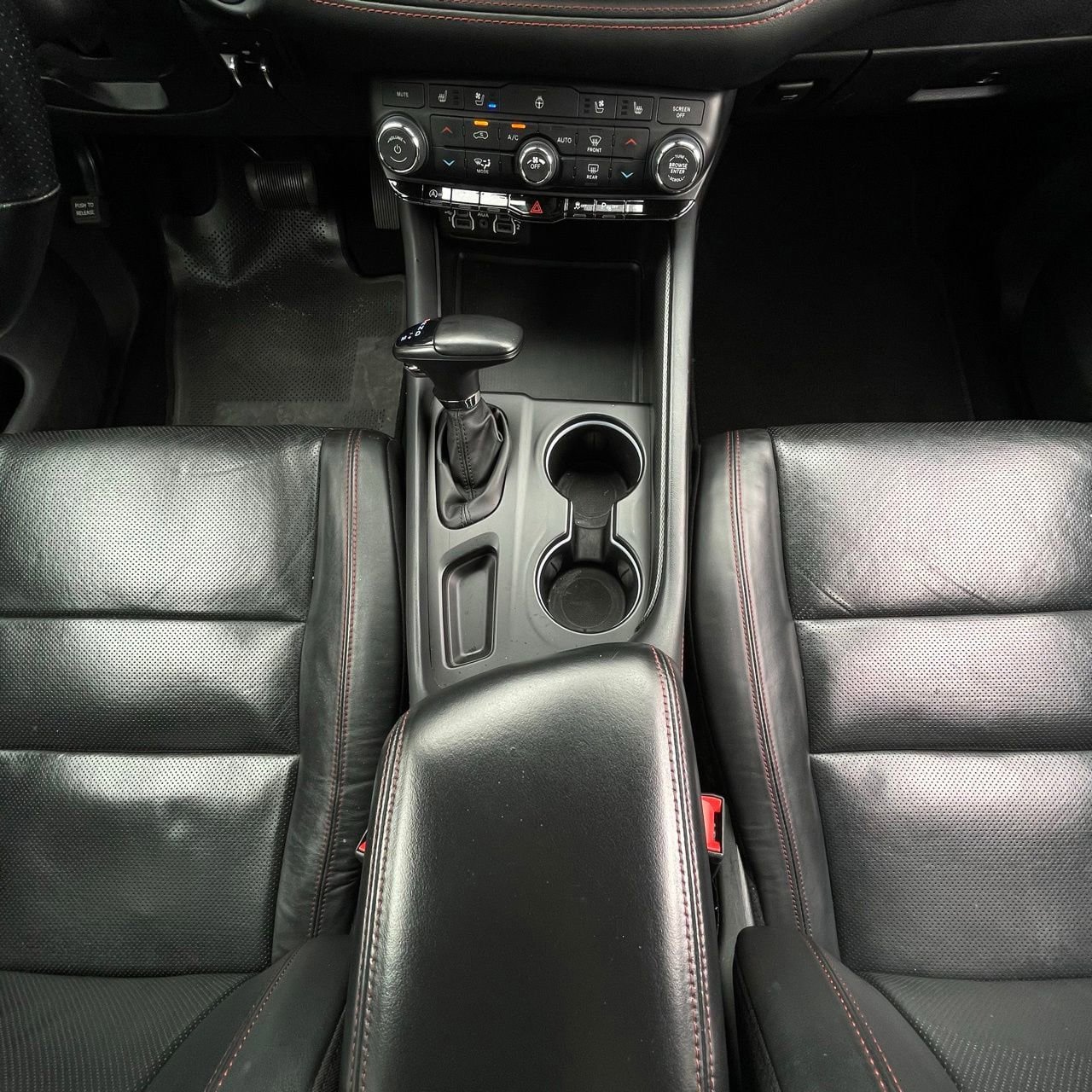 Used 2024 Dodge Durango GT RWD image 19