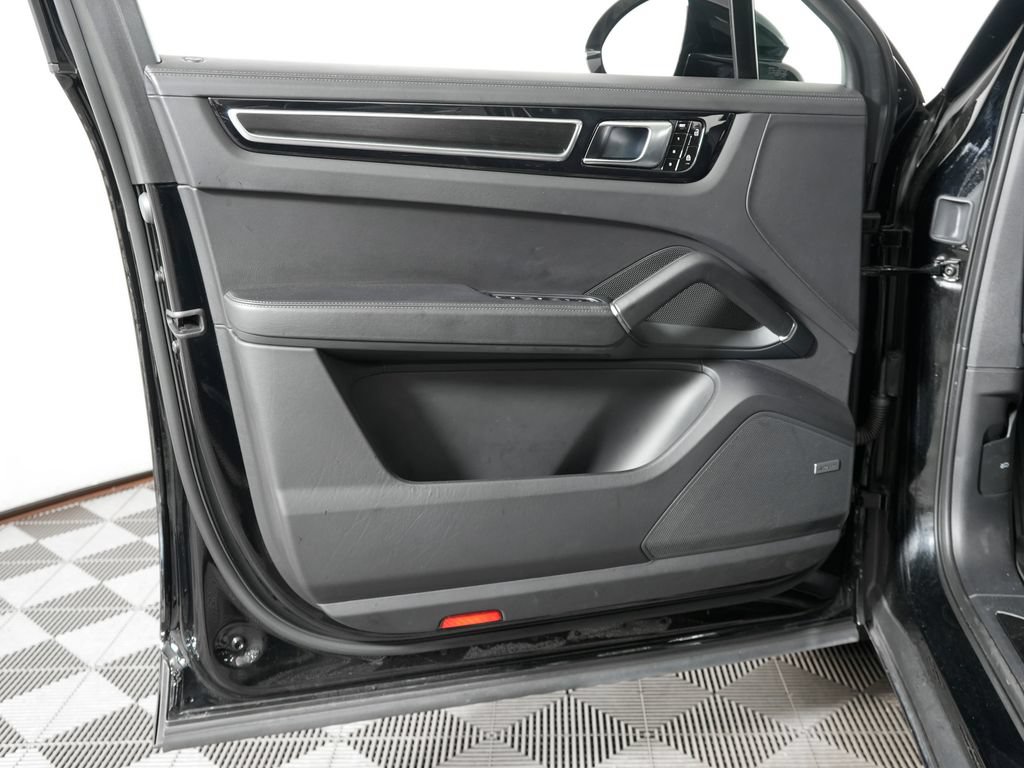 Certified 2021 Porsche Cayenne GTS AWD/4WD image 18