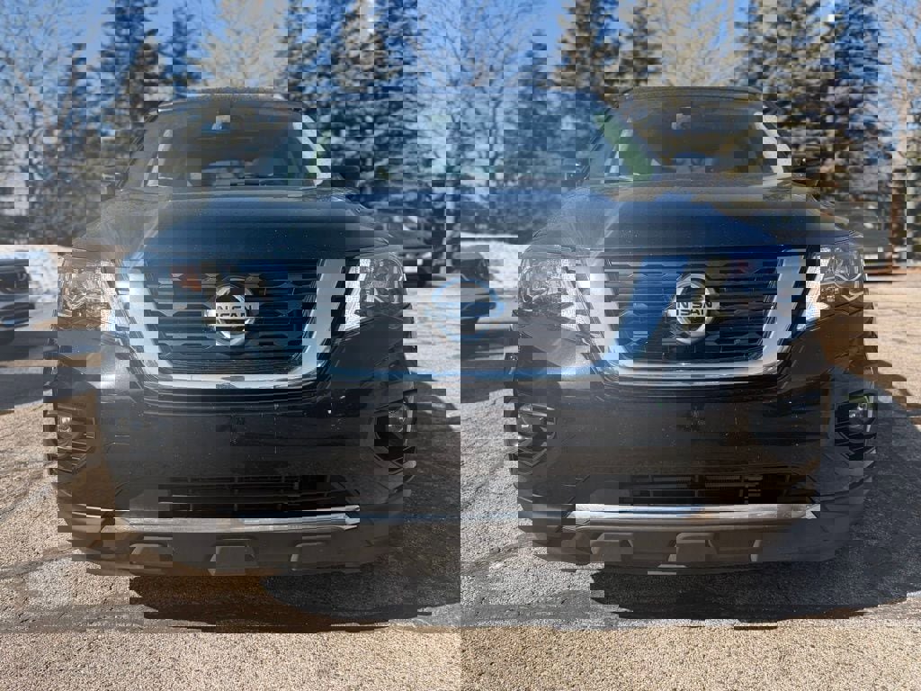 Used 2017 Nissan Pathfinder Platinum w/ Cargo Package image 2