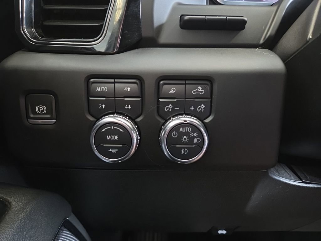 Used 2023 GMC Sierra 1500 AT4 w/ Technology Package AWD/4WD image 17