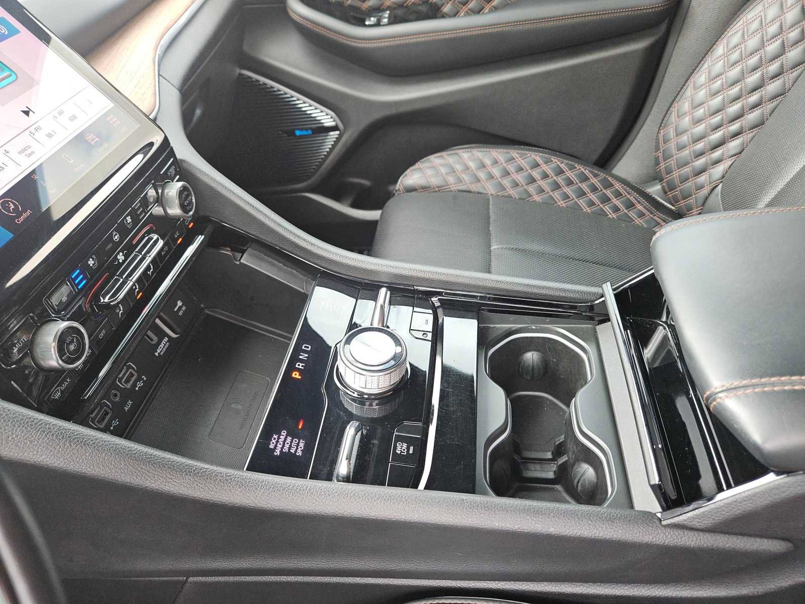 Used 2022 Jeep Grand Cherokee Summit w/ Luxury Tech Group V image 22