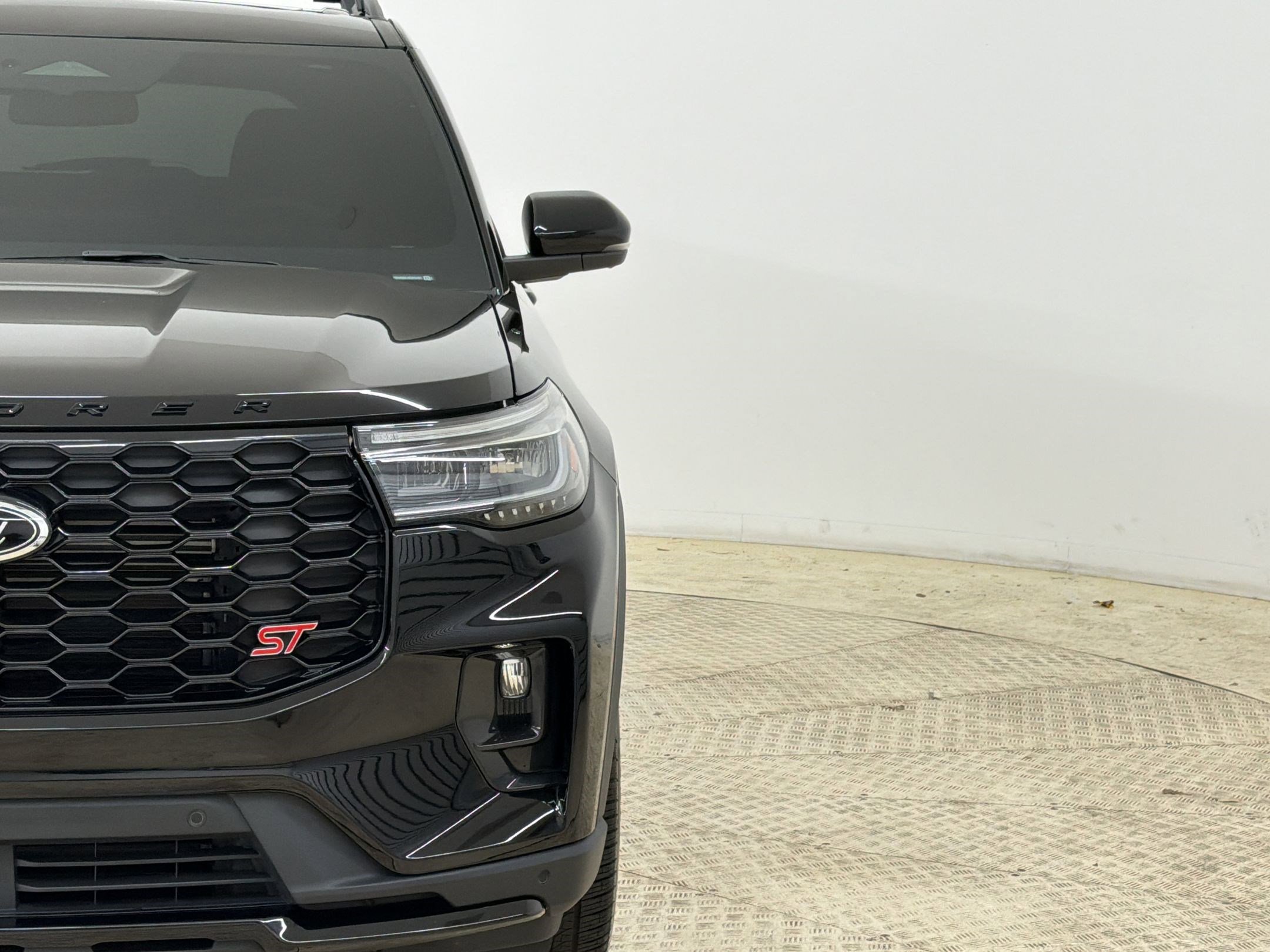 Used 2025 Ford Explorer ST image 10