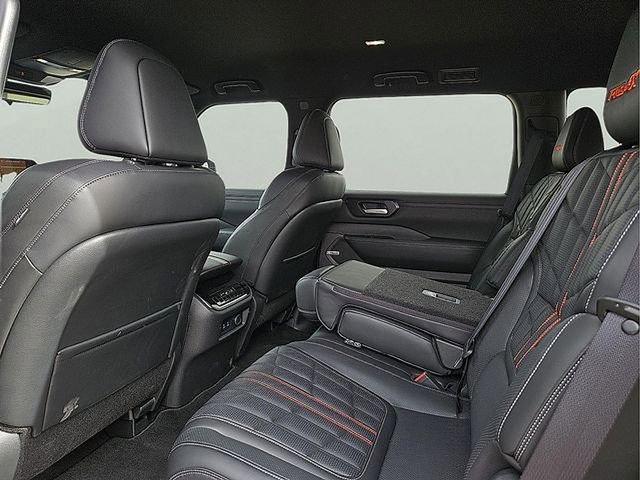 Used 2025 Nissan Armada PRO-4X image 12