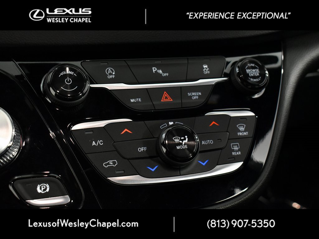 Used 2020 Chrysler Pacifica Touring w/ S Appearance Package image 38