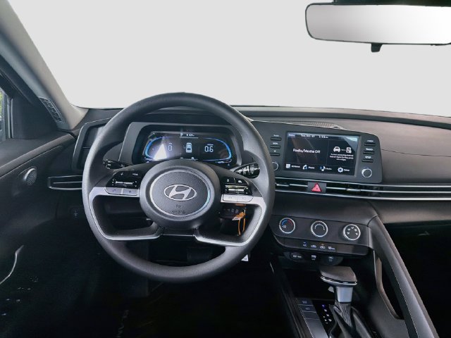 New 2026 Hyundai Elantra SE FWD image 21