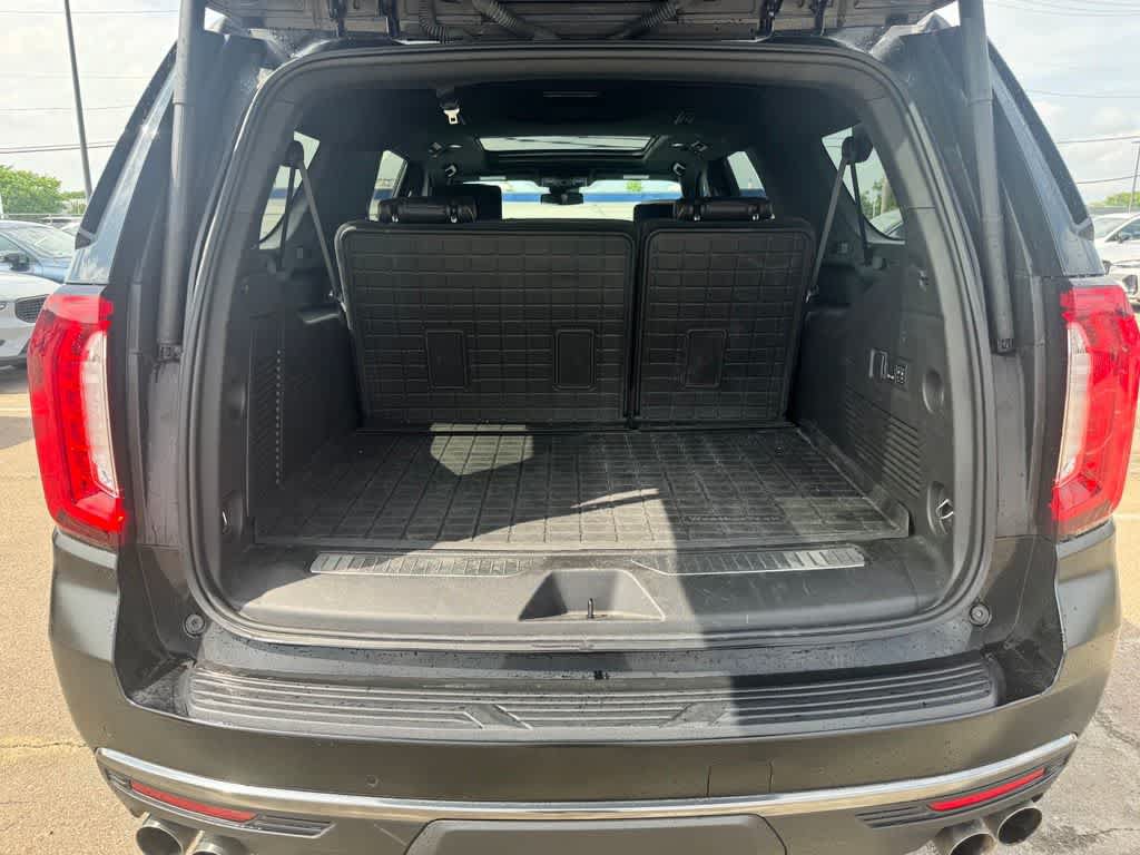Used 2024 GMC Yukon XL AT4 w/ AT4 Premium Plus Package AWD/4WD image 13