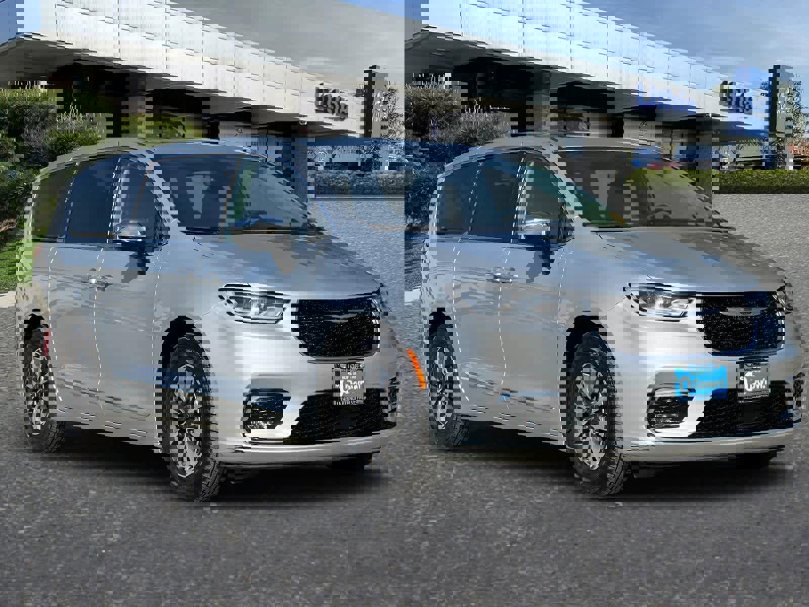 Used 2023 Chrysler Pacifica Limited image 10