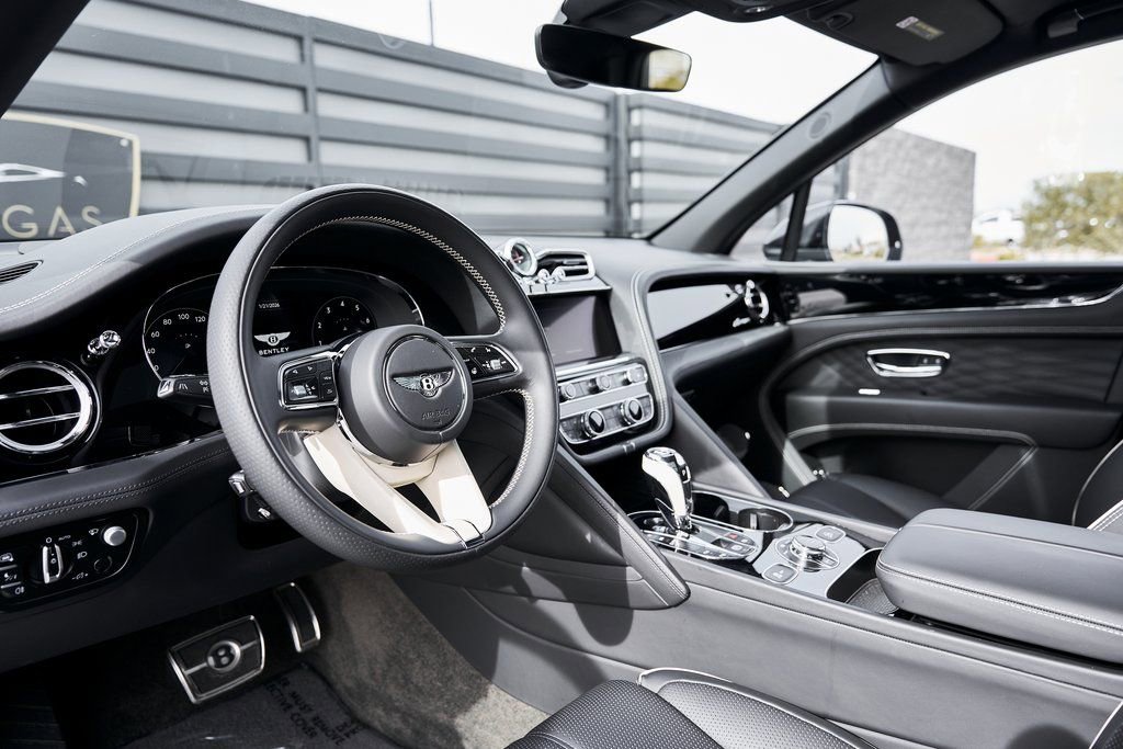 Used 2023 Bentley Bentayga Extended Wheelbase AWD/4WD image 2