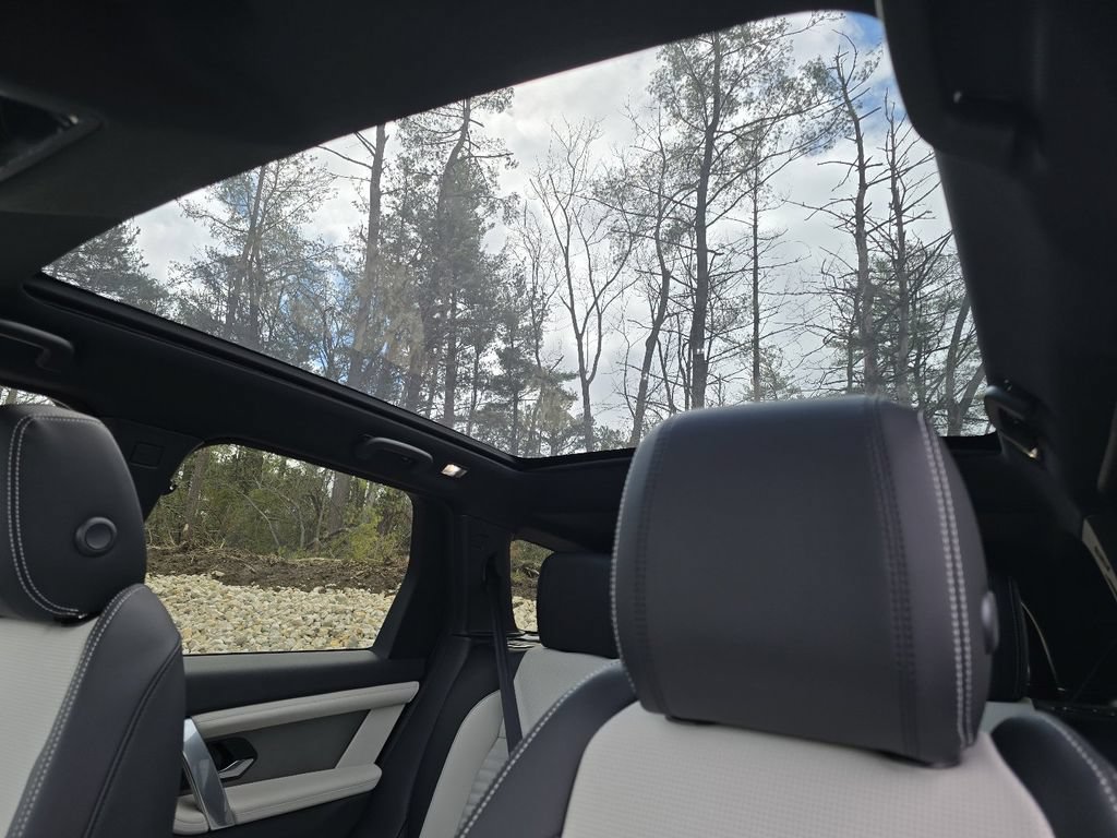 New 2026 Land Rover Discovery Sport Landmark AWD/4WD image 3