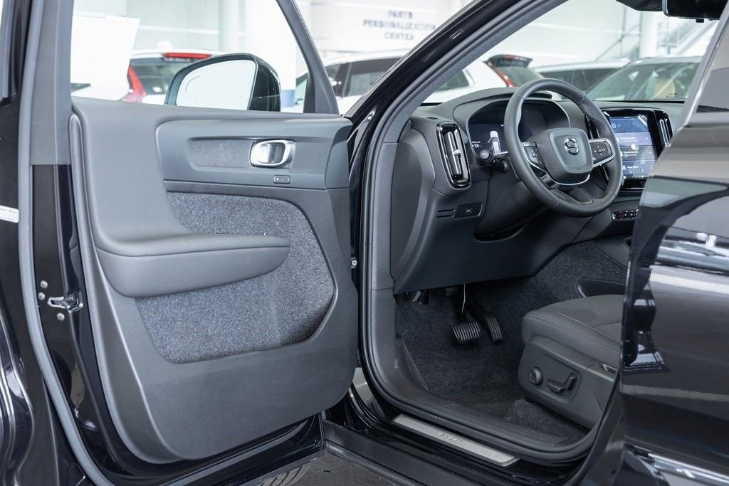 New 2025 Volvo EX40 Core w/ Climate Package image 5