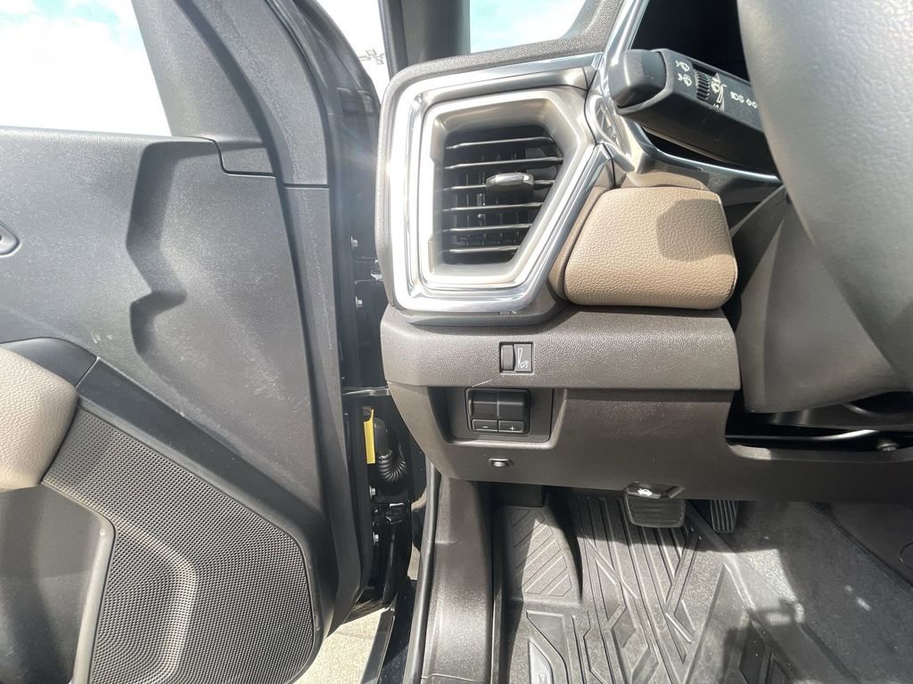 Used 2023 GMC Canyon Denali w/ Denali Black Edition AWD/4WD image 16