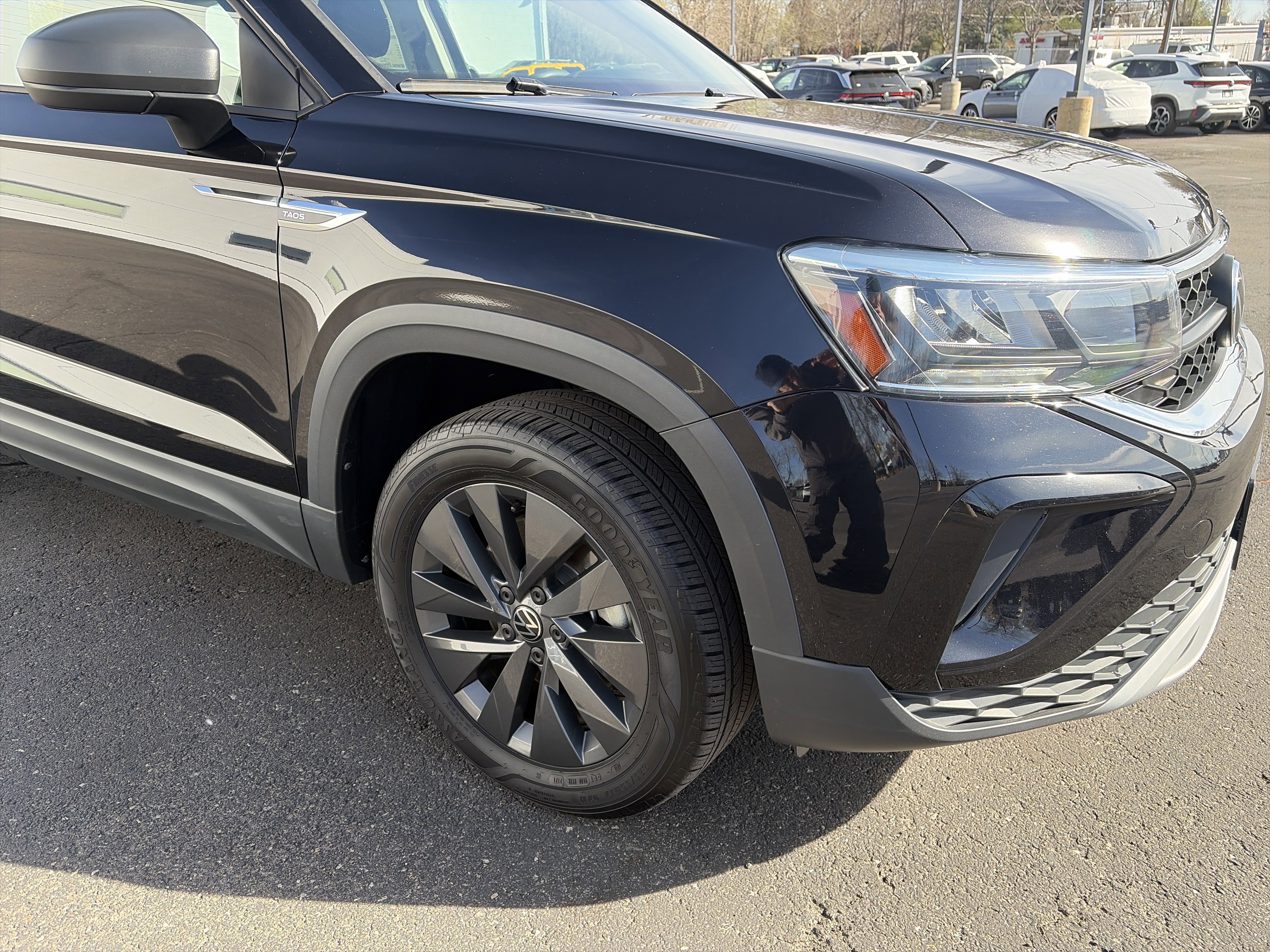 Certified 2022 Volkswagen Taos S image 9