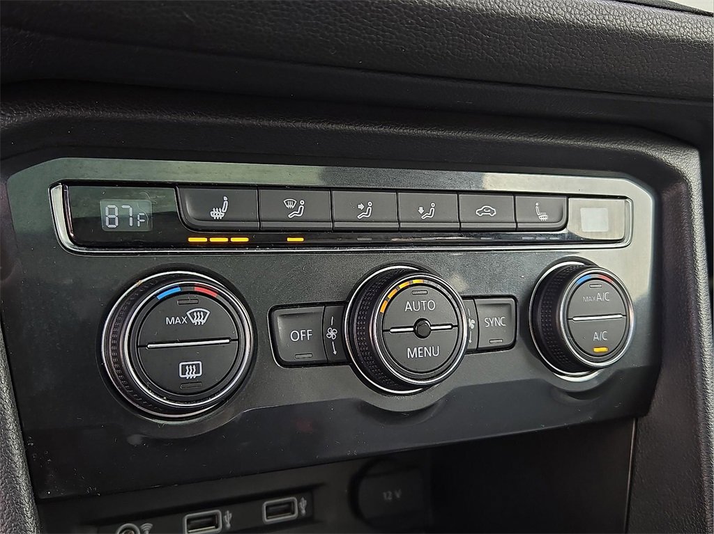 Used 2018 Volkswagen Tiguan SEL image 17