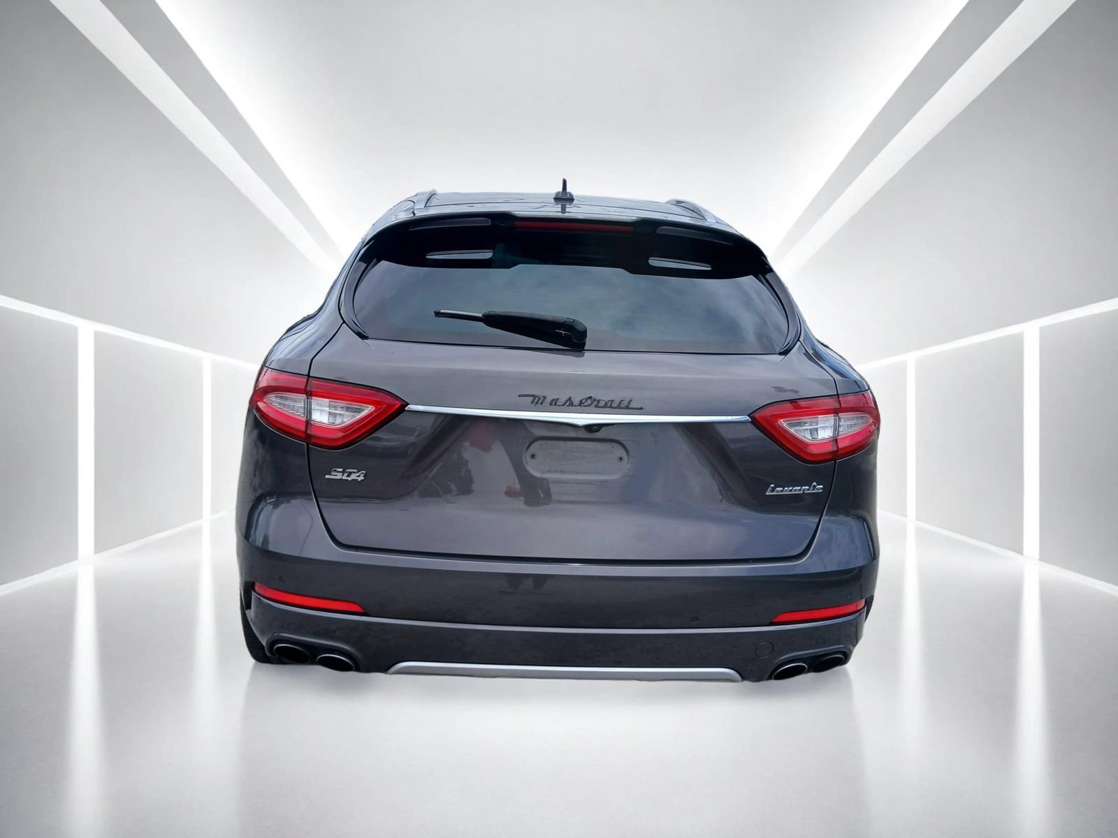 Used 2017 Maserati Levante S AWD/4WD image 4