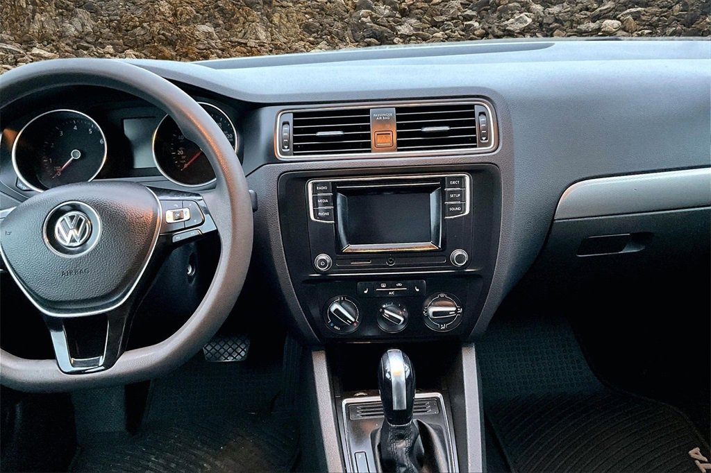 Used 2018 Volkswagen Jetta S w/ Cold Weather Package image 5