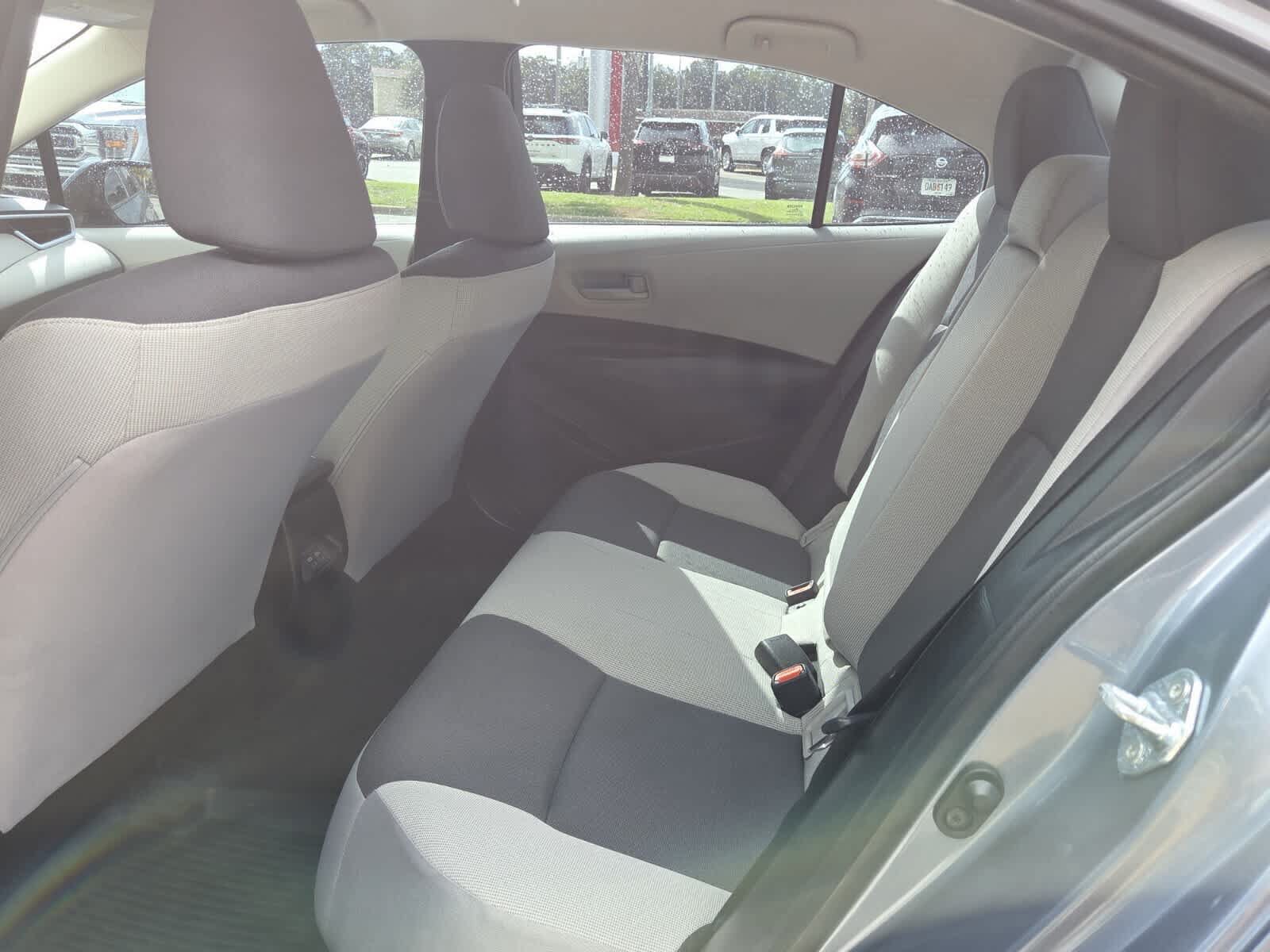 Used 2025 Toyota Corolla LE FWD image 4