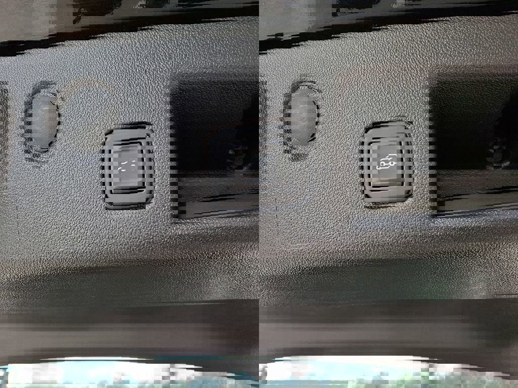 Used 2023 Chevrolet Equinox LT image 34