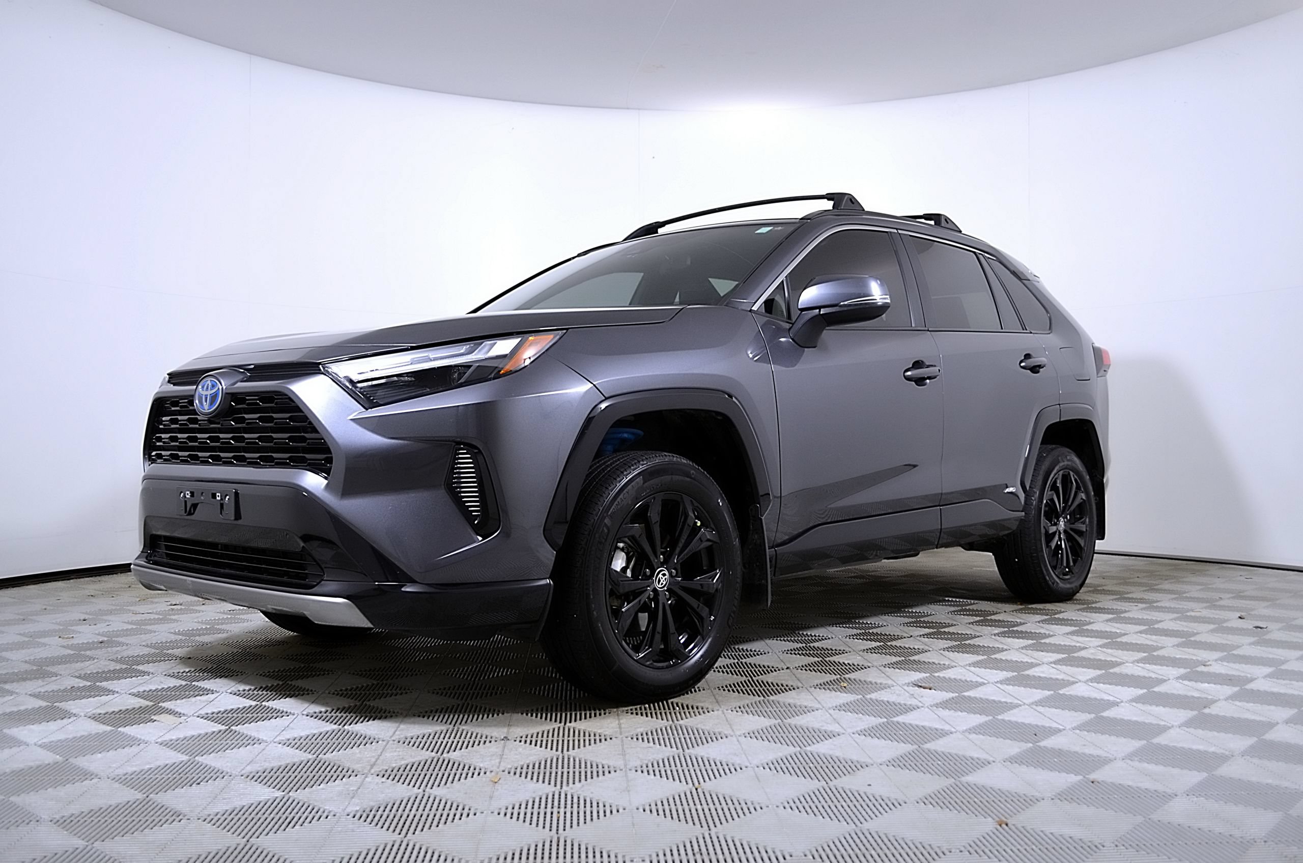 Used 2024 Toyota RAV4 SE AWD/4WD image 2