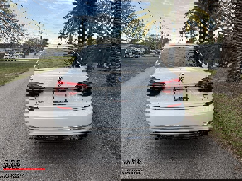 Used 2017 Volkswagen Passat 1.8T R-Line image 13