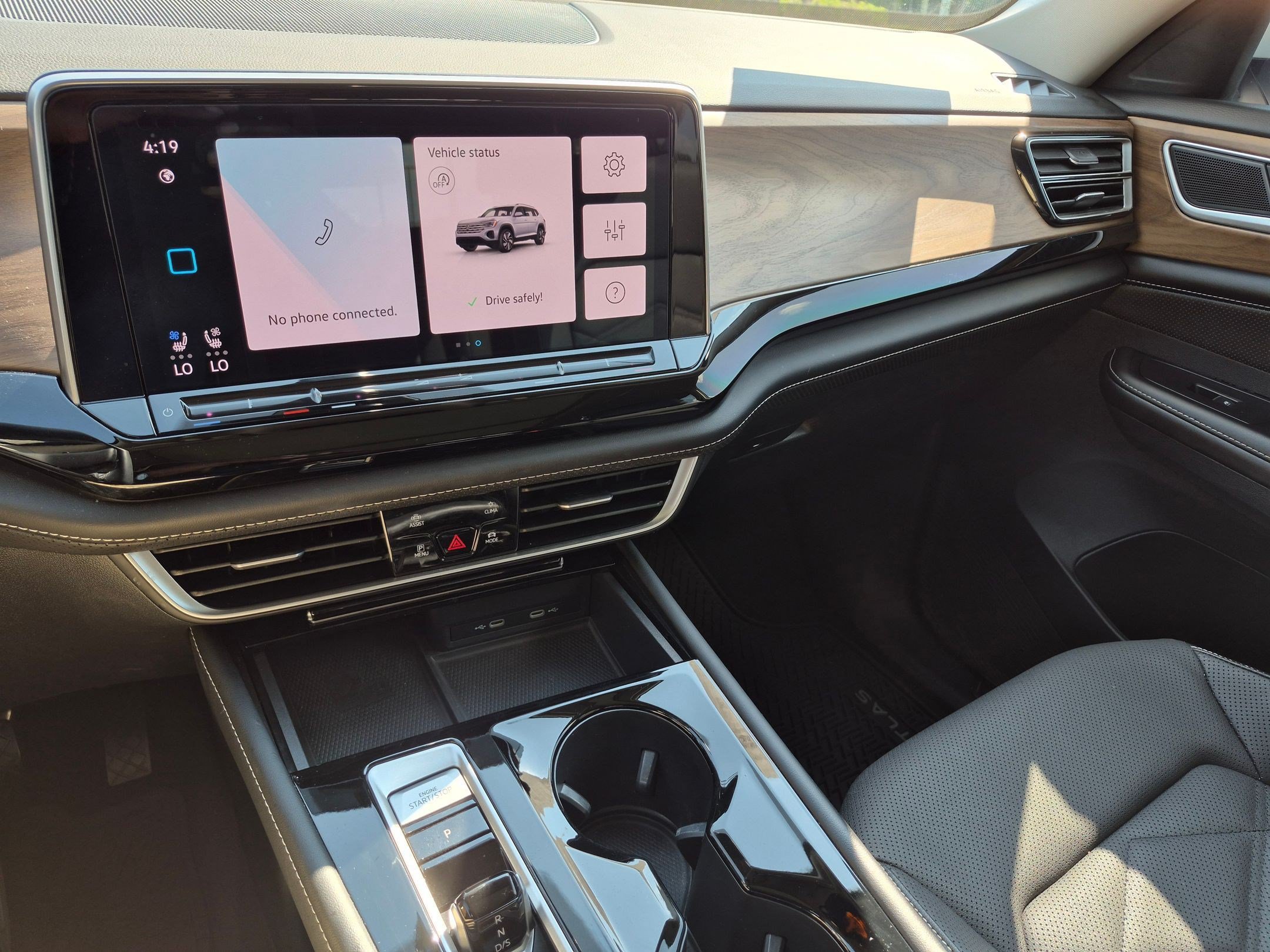 Used 2024 Volkswagen Atlas SE w/ Panoramic Sunroof Package FWD image 23