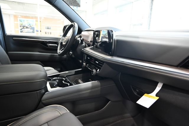 New 2026 Chevrolet Suburban Premier AWD/4WD image 14