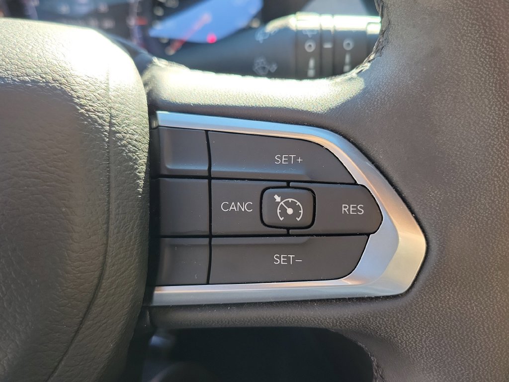 Used 2024 Jeep Compass Latitude AWD/4WD image 36