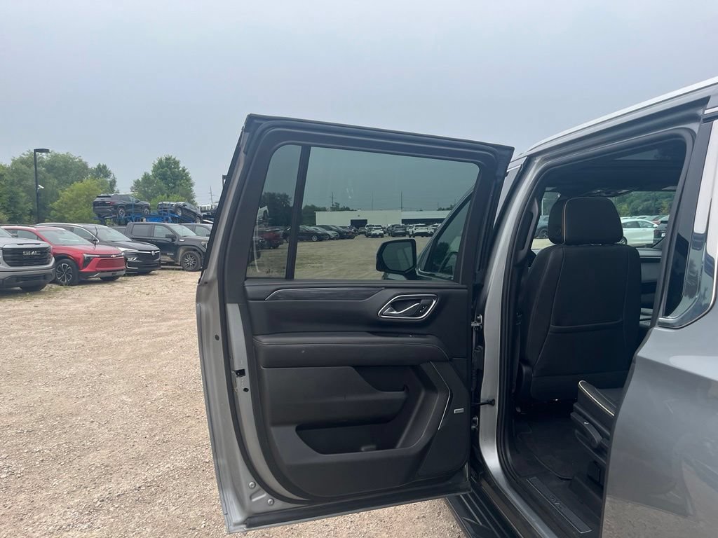 Used 2023 GMC Yukon XL SLT w/ SLT Premium Package AWD/4WD image 27