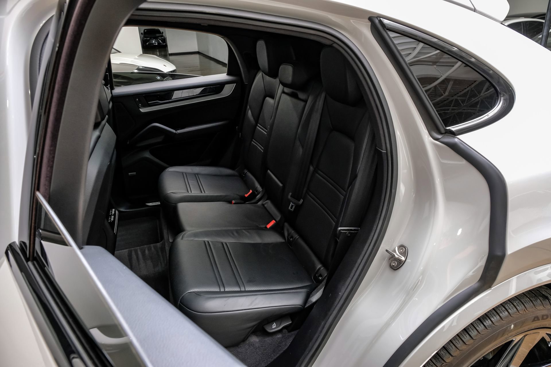 Used 2024 Porsche Cayenne Coupe image 42