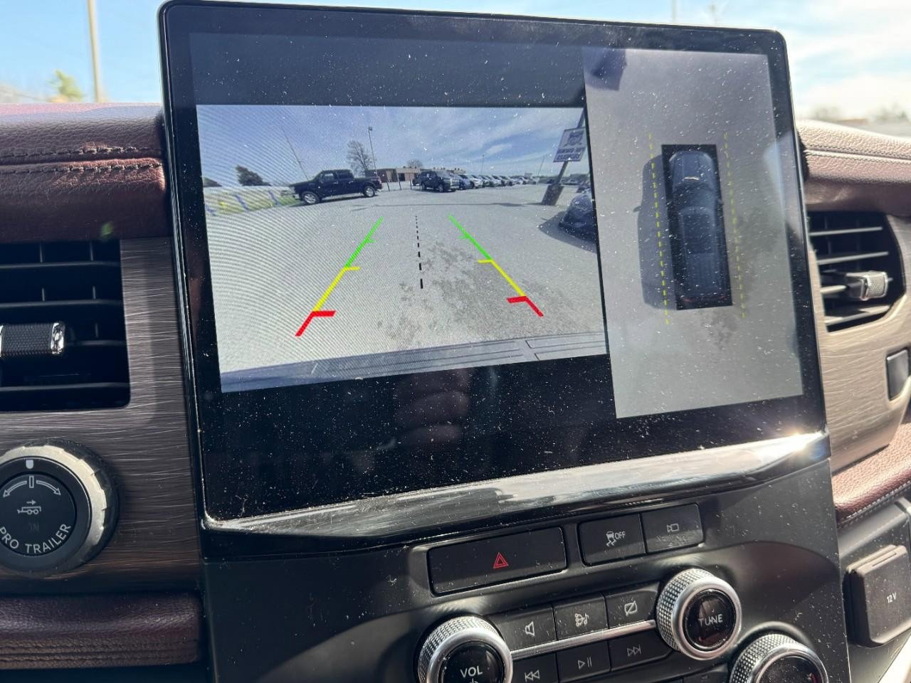 Used 2022 Ford Expedition Limited image 24