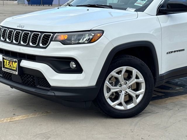 Used 2024 Jeep Compass Latitude image 4