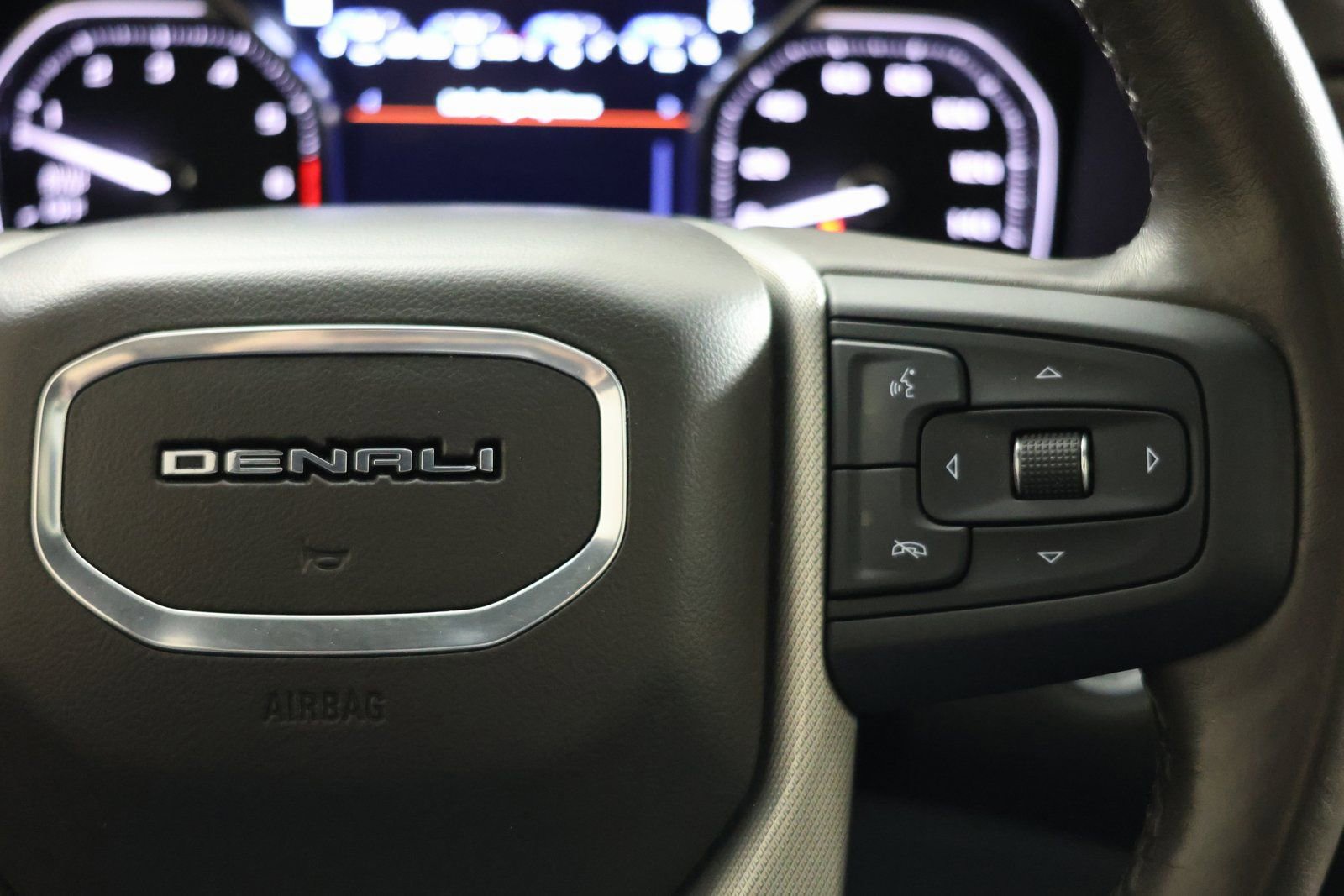 Used 2021 GMC Yukon XL Denali w/ Denali Premium Package image 31