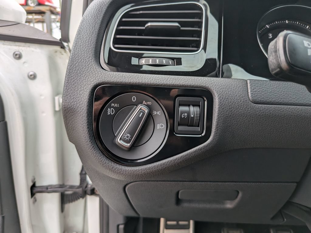 Used 2018 Volkswagen GTI SE w/ SE Leather Package FWD image 25