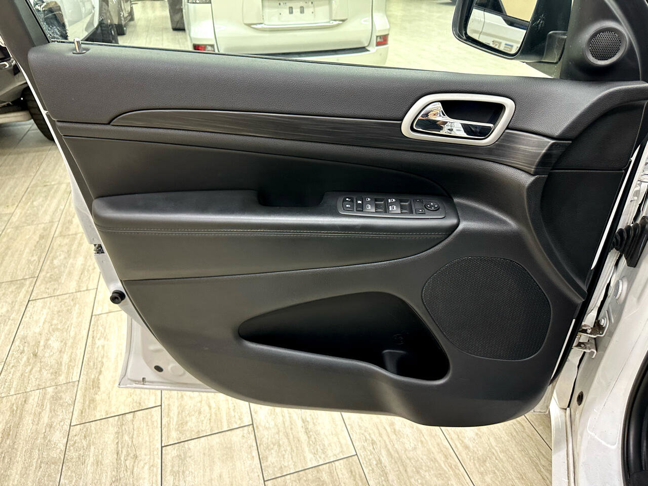 Used 2022 Jeep Grand Cherokee Laredo X image 16