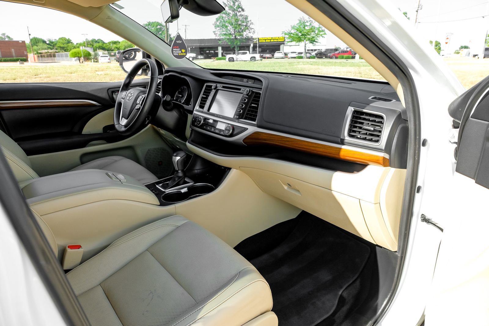 Used 2019 Toyota Highlander Limited FWD image 15