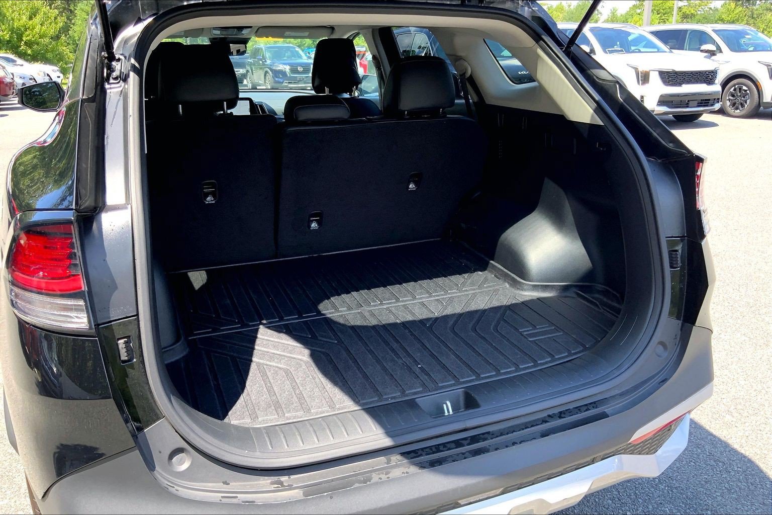 Used 2025 Kia Sportage EX FWD image 35