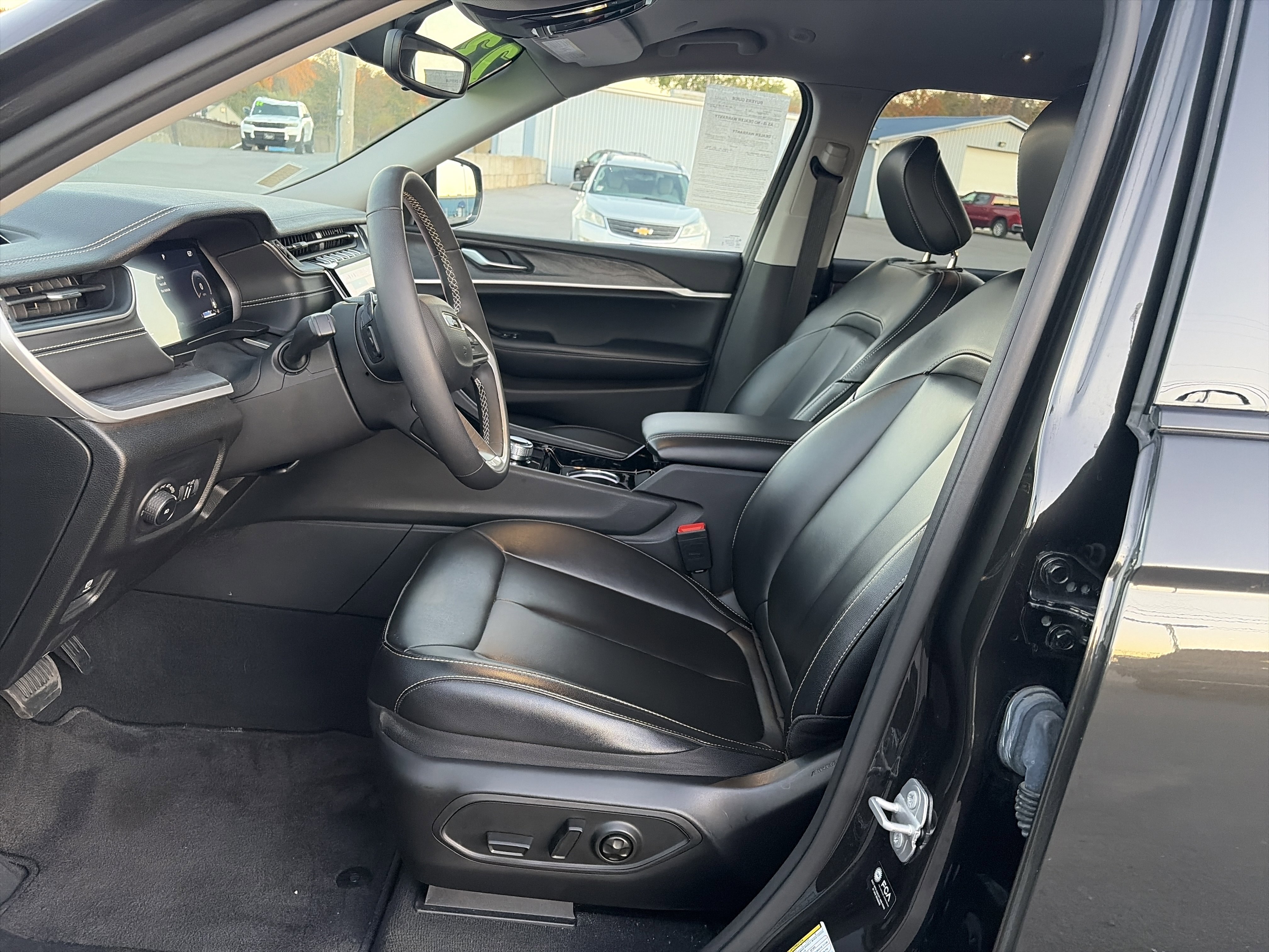 Used 2023 Jeep Grand Cherokee L Limited image 12