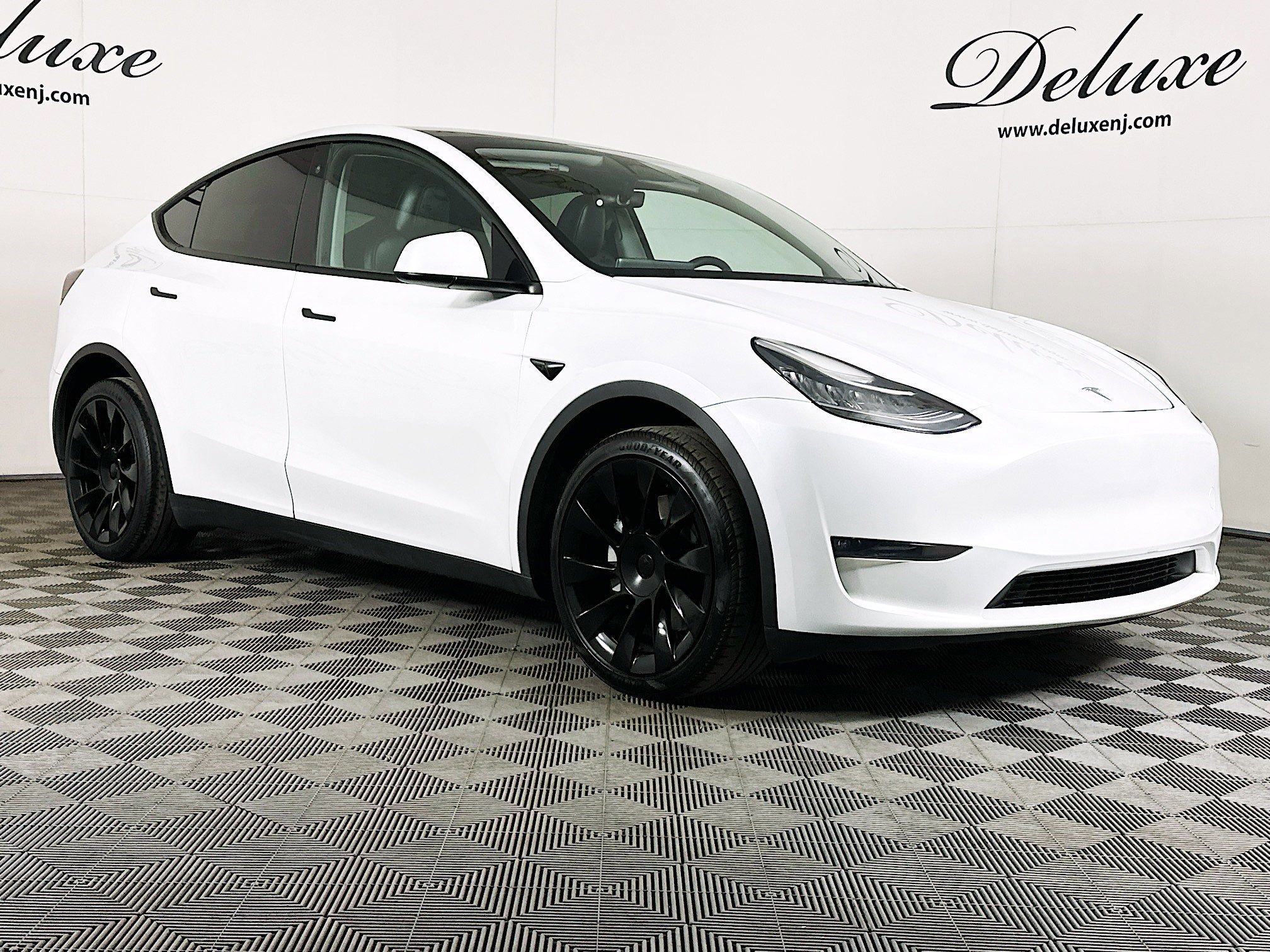 Used 2023 Tesla Model Y Long Range AWD/4WD video 1