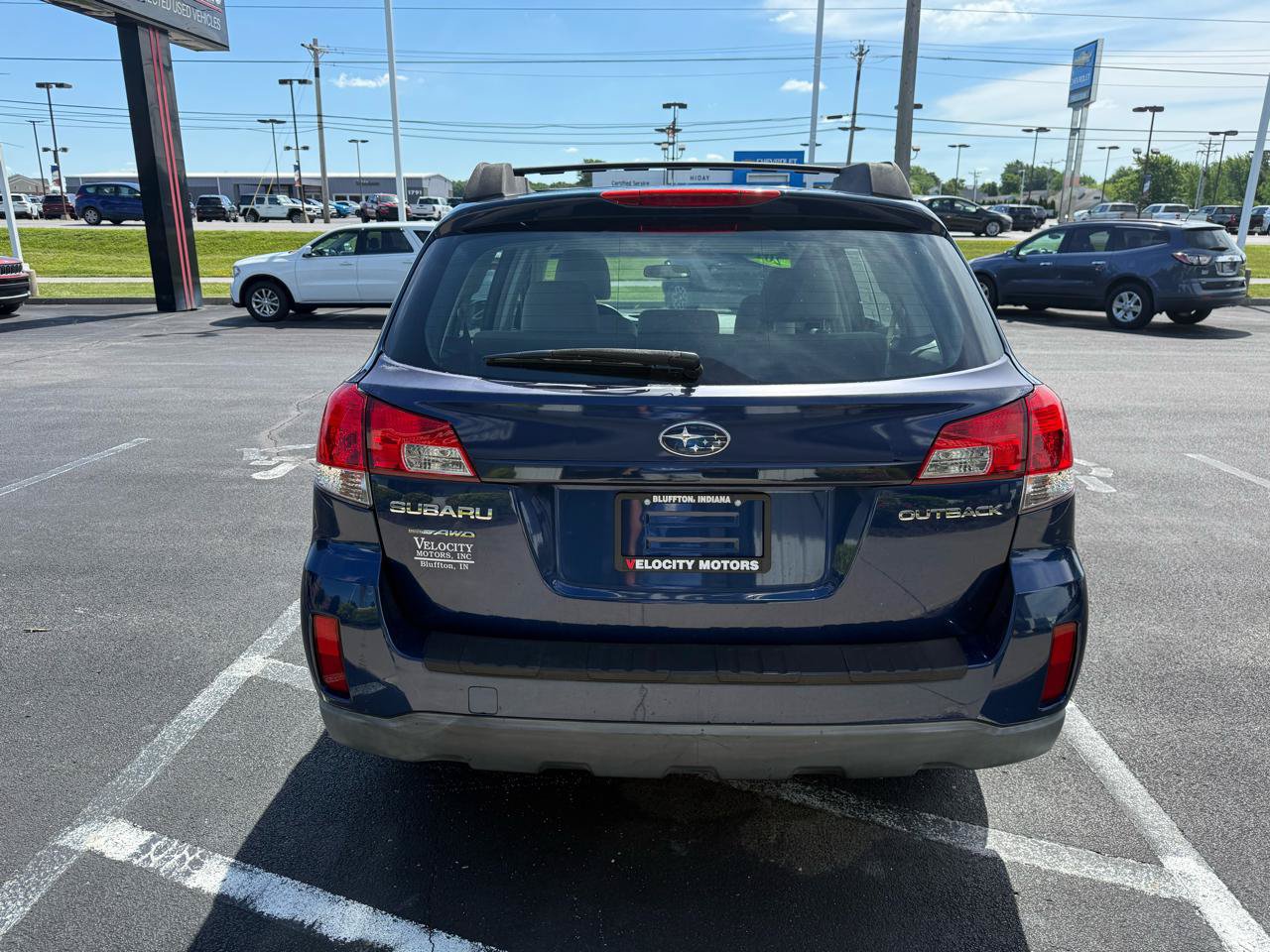 Used 2010 Subaru Outback 2.5i AWD/4WD image 4