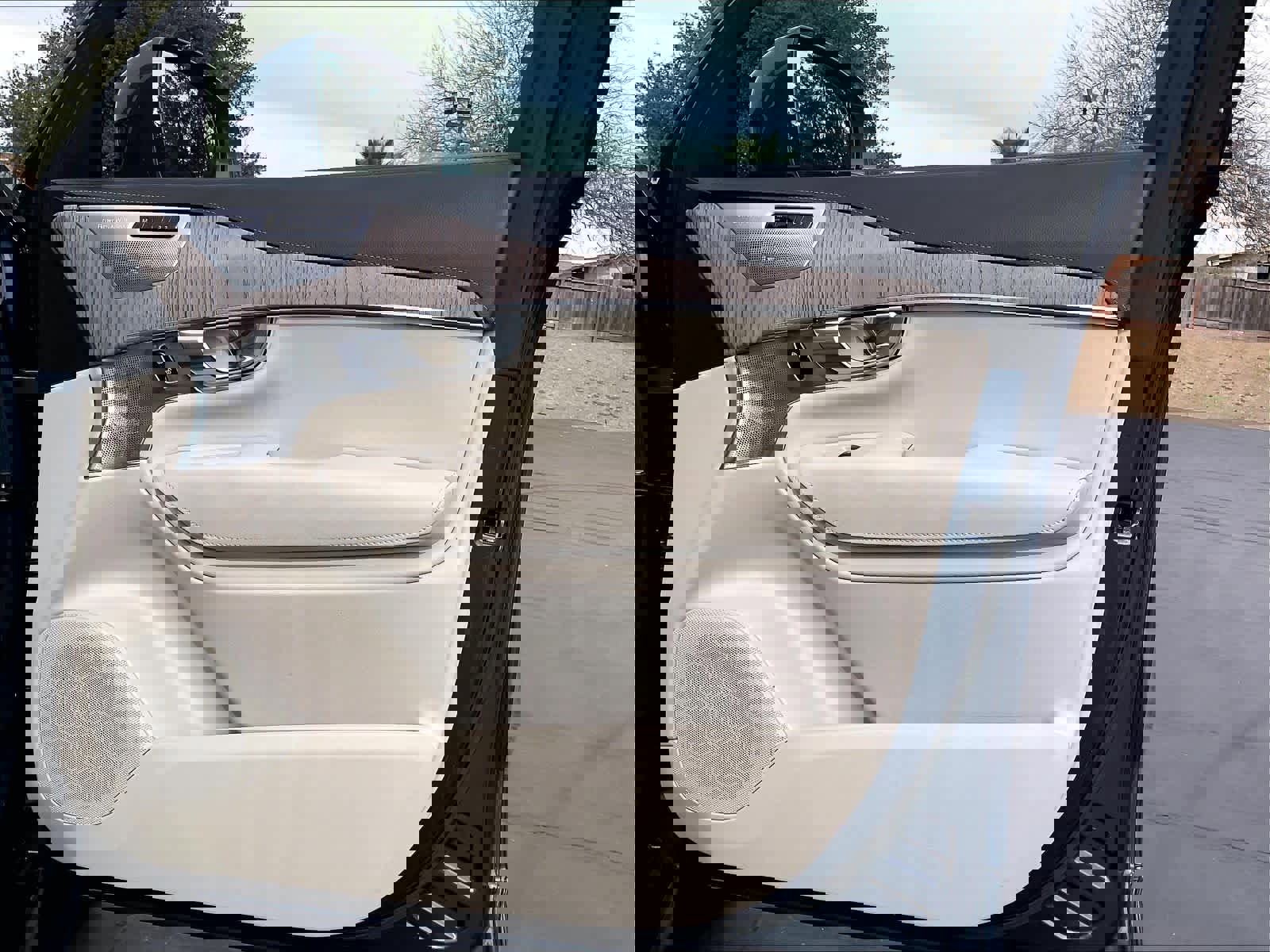 Used 2023 Volvo XC90 T8 Ultimate w/ Protection Package Premier image 27