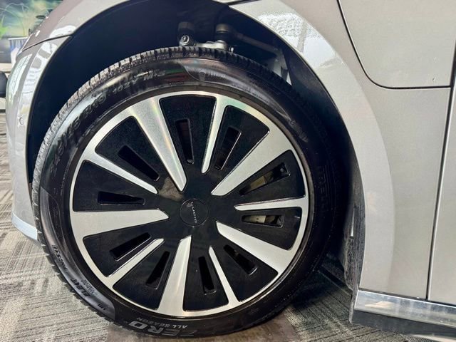 Used 2024 Lucid Air Touring image 10